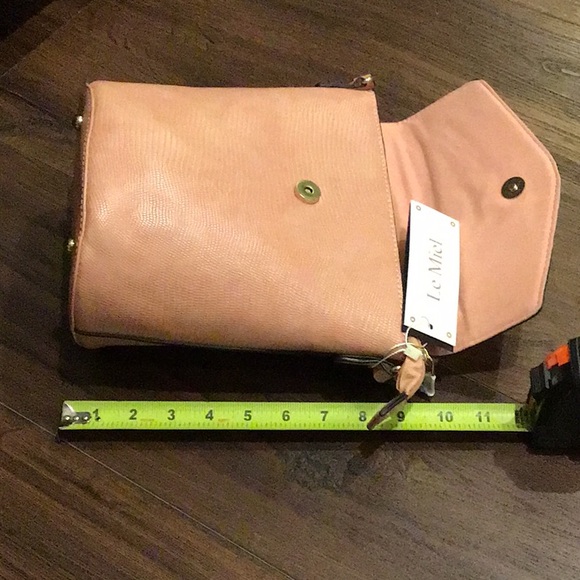 Le Miel NWT Fashion Vegan Leather Crossbody Bag in Pale Pink. - Picture 9 of 9